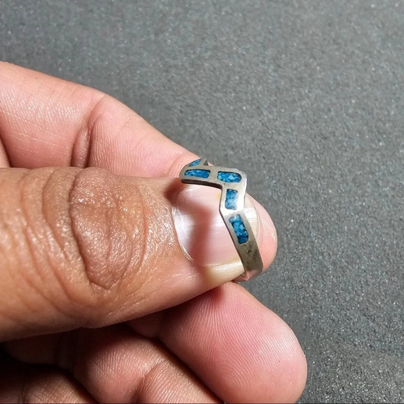 Sterling Silver And Turquoise Chip Inlaid Wavy Ring Size 8 - Picture 2 of 7